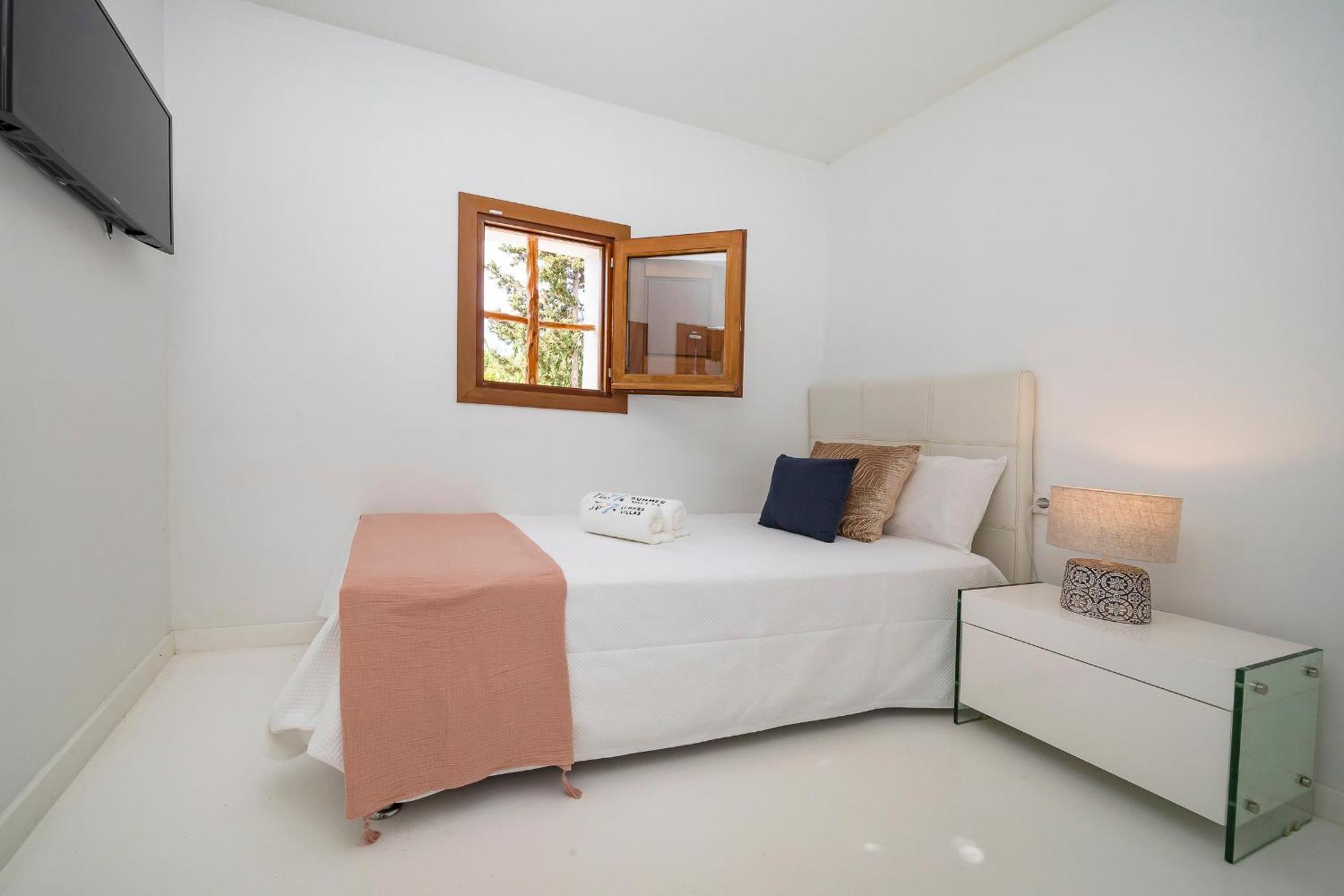 Villa Near Ibiza Town Sleeps 11 To 13 Guests Can Furnet Buitenkant foto