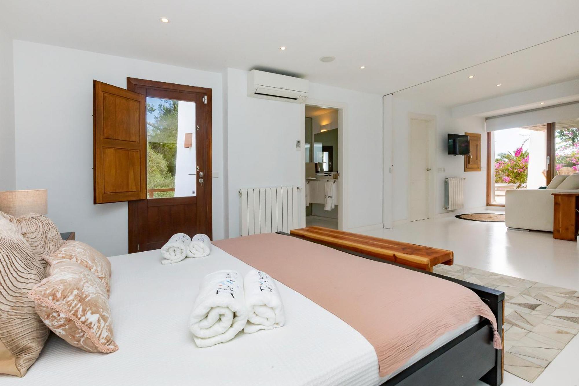 Villa Near Ibiza Town Sleeps 11 To 13 Guests Can Furnet Buitenkant foto